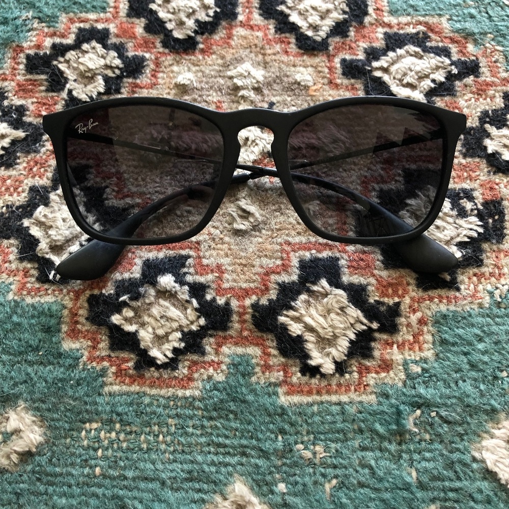 Ray-Ban Chris Matte Black Sunglasses Grey-Gradient